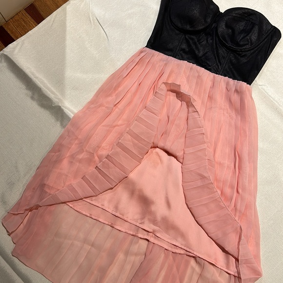 🎁Weekend sale!!Pretty dress worn once.. has hooks for straps - Picture 2 of 6